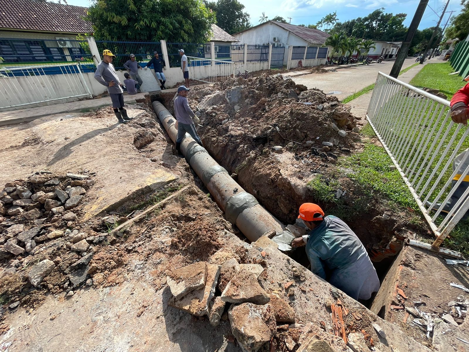 Prefeitura realiza obras de drenagem pluvial em pontos distintos de Barreirinha