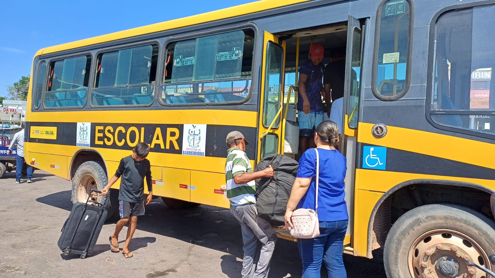 Prefeitura de Barreirinha presta auxílio aos passageiros do barco Dom Jackson 