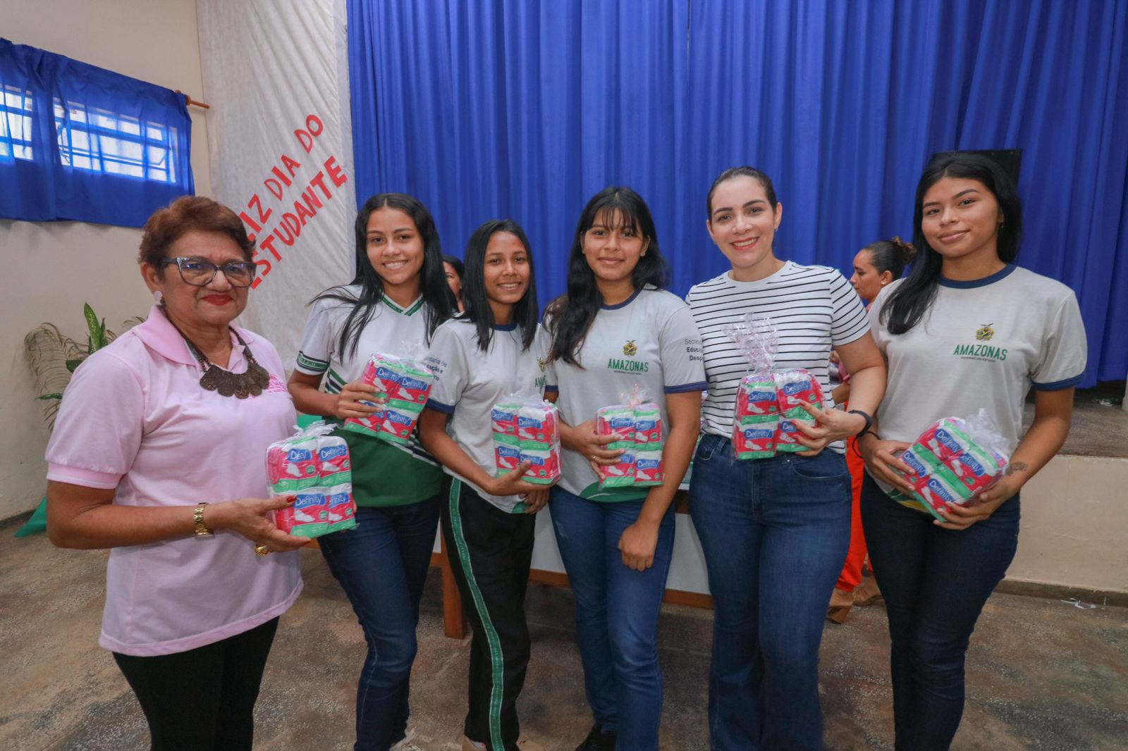 Prefeitura de Barreirinha realiza entrega de absorventes do programa Dignidade Menstrual