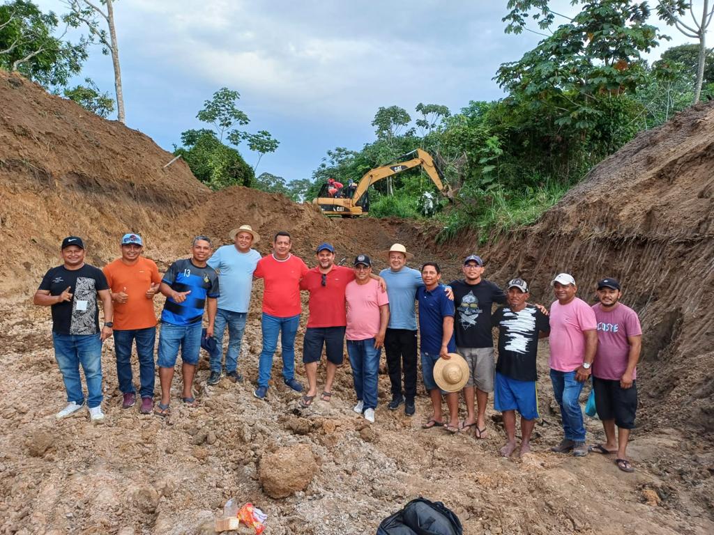 Prefeitura de Barreirinha amplia profundidade de igarapé nas proximidades da Comunidade Paraíso do Ramos