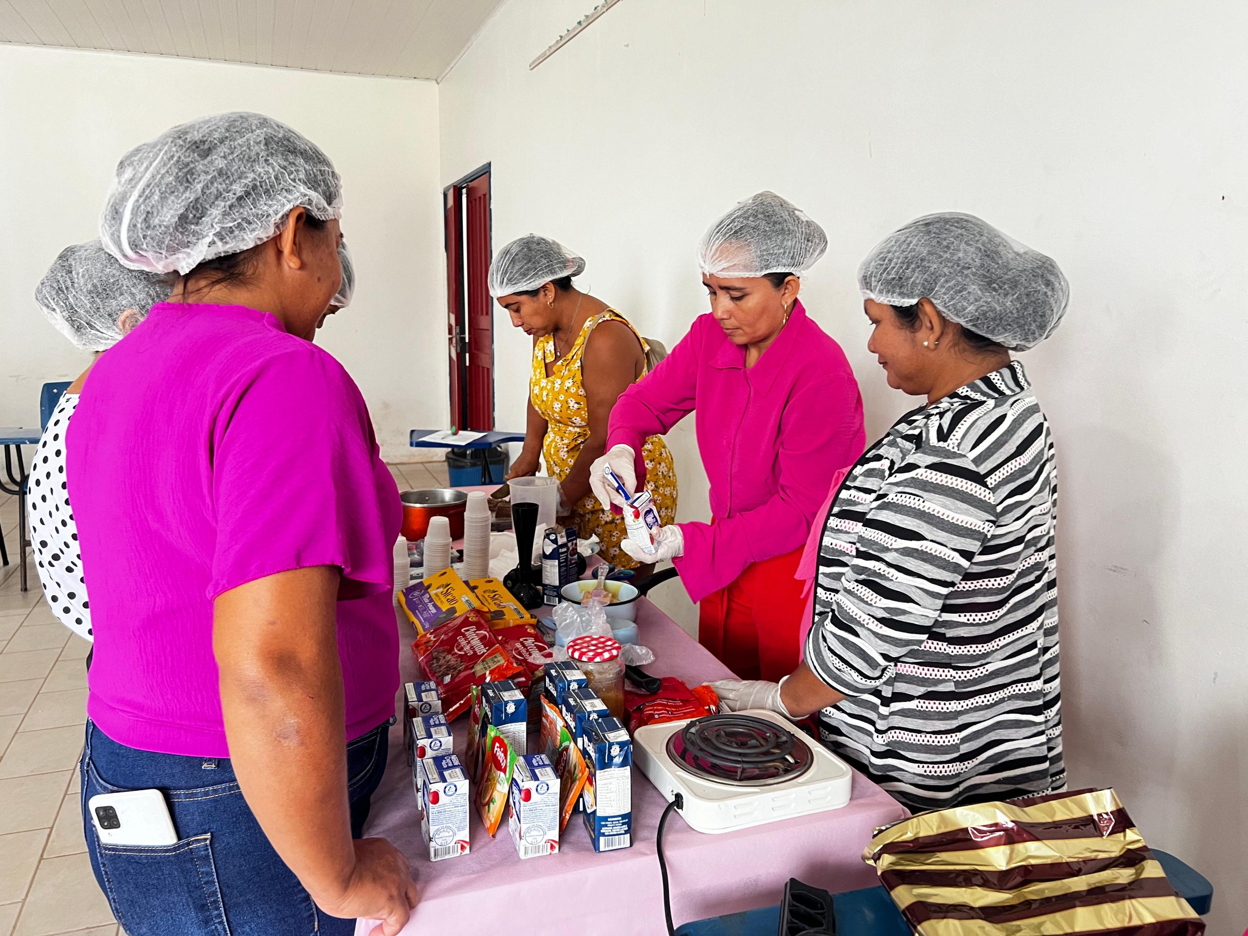 Empreendedorismo feminino: Prefeitura de Barreirinha realiza oficina de manipulação de doces